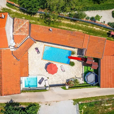 Antoli Villa Tinjan